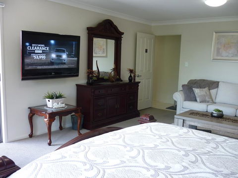 Willowbank Drive Bed & Breakfast - New Castle Holiday 1