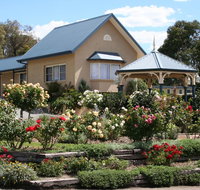 Willows Motel - New Castle Holiday