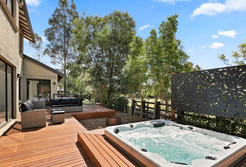 Wine Down - New Castle Holiday 0