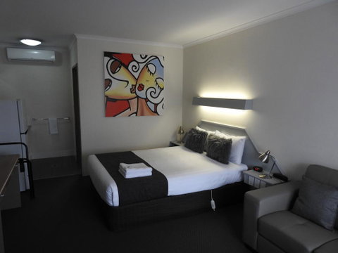 Wine Village Motor Inn - New Castle Holiday 3