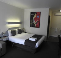 Wine Village Motor Inn - New Castle Holiday