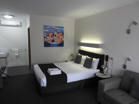 Wine Village Motor Inn - New Castle Holiday 2