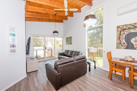 Wineglass - New Castle Holiday 3