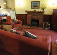 Wintarni Olives Cottage - New Castle Holiday
