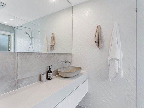 Wirragulla, 10 Marty Avenue - Stylish Modern House With Ducted Air Con & WIFI - New Castle Holiday 1