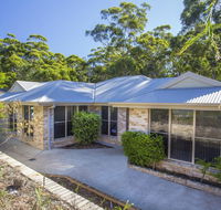 Wonder on Wattlevale - New Castle Holiday