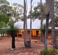 Woodstone Possum Cottage - New Castle Holiday