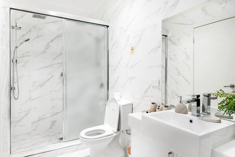 Woody Lifestyle One Bedroom Apartment - New Castle Holiday 1