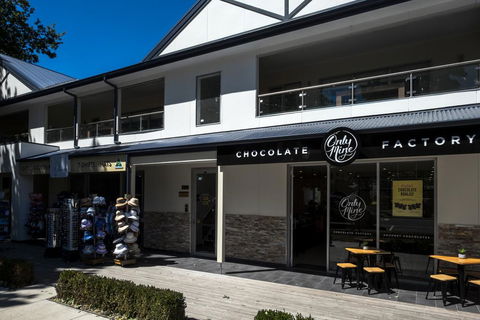 Woody Lifestyle One Bedroom Apartment - New Castle Holiday 2