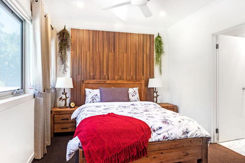 Woody Lifestyle One Bedroom Apartment - New Castle Holiday 3