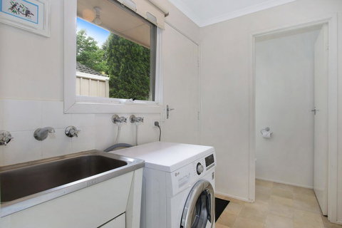 Woody's - In Central Bright - New Castle Holiday 3