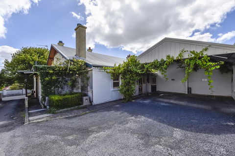 Wyatt Guest House - New Castle Holiday 1