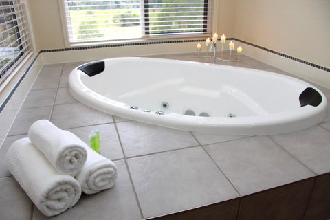 Yabbaloumba Retreat - New Castle Holiday 2