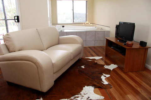 Yabbaloumba Retreat - New Castle Holiday 3