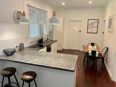 Yaringa Cottage...by The Sea - New Castle Holiday 2