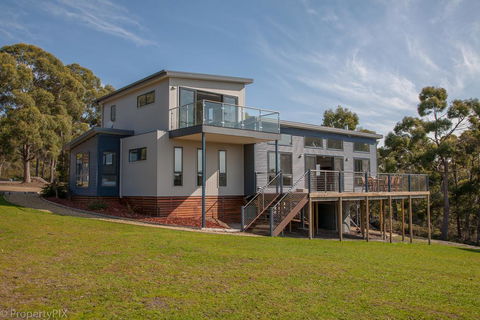 Yarrabee Nature Reserve - New Castle Holiday 0
