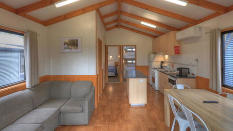 Yea Riverside Caravan Park - New Castle Holiday 2