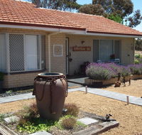 Yellow Gum Bed and Breakfast - New Castle Holiday