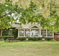 York Cottage - grand gate house and enchanting gardens - New Castle Holiday