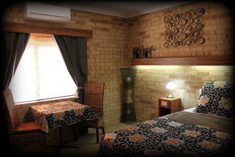 York's Boutique Motel - New Castle Holiday 2
