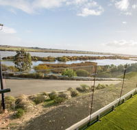 Serenity and sweeping Murray River views - New Castle Holiday