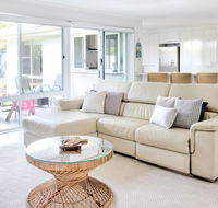 Relax at Bokarina Beach House Walk to Beach Relax by the pool - New Castle Holiday