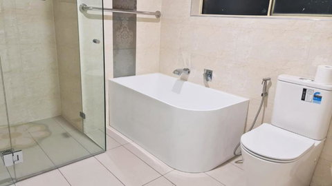 3 Bed Room, Luxury Home - New Castle Holiday 4