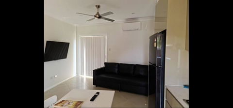 2 Bedroom Modern Home At 61A Glenn St Dean Park NSW - New Castle Holiday 2