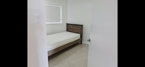 2 Bedroom Modern Home At 61A Glenn St Dean Park NSW - New Castle Holiday 3