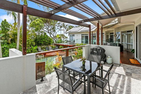 A Tropical Family Oasis In Sunshine Beach - New Castle Holiday 3