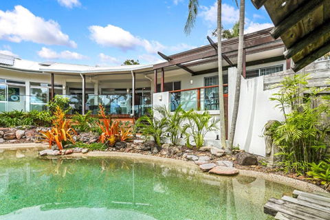 A Tropical Family Oasis In Sunshine Beach - New Castle Holiday 1