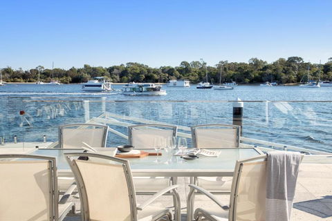 Affordable Riverfront, Pool, Private Pontoon - New Castle Holiday 2