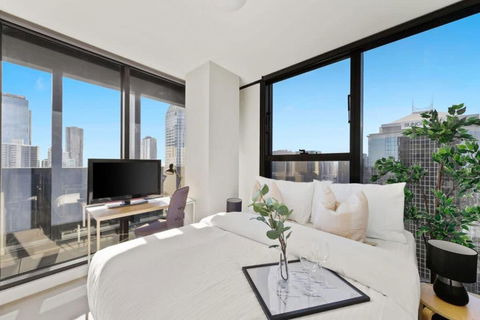A 2BR Apt On Collins With City Views FREE Parking - New Castle Holiday 0