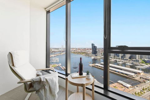 A 2BR Apt With Amazing Harbor Views FREE Parking - New Castle Holiday 0
