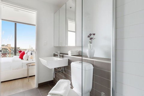 A 2BR Apt With Harbour Views And FREE Parking - New Castle Holiday 2