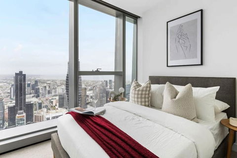 A Chic 2BR Apt With Panoramic Views FREE Parking - New Castle Holiday 2