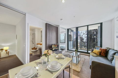 A Chic 2BR Home Near Southern Cross City Views - New Castle Holiday 0