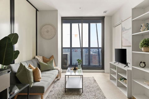 A Chic & Comfy 2BR Apt On Collins With City Views - New Castle Holiday 0
