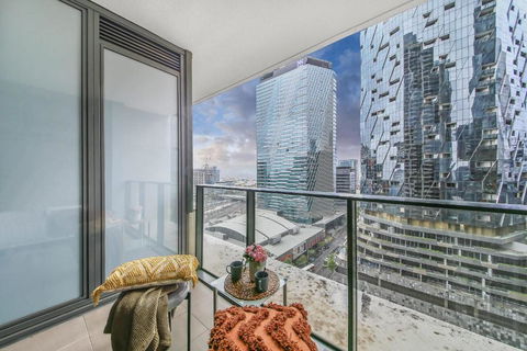 A Comfy & Stylish 2BR Apt Near Southern Cross - New Castle Holiday 1