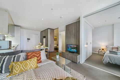 A Comfy & Stylish 2BR Apt Near Southern Cross - New Castle Holiday 0