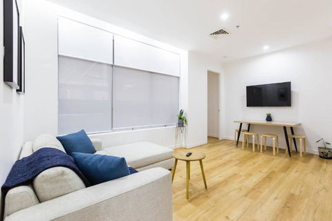 A Coveted Collins Street Pad With Parking - New Castle Holiday 2