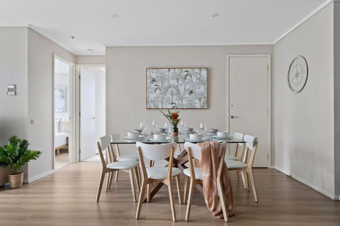 A Cozy 2BR Apt Near Crown Sleeps 6 FREE Parking - New Castle Holiday 1