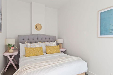 A Cozy 2BR Apt On Collins Near Flinders Station - New Castle Holiday 3