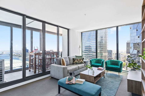A Cozy 2BR Apt With Harbour Views And FREE Parking - New Castle Holiday 1
