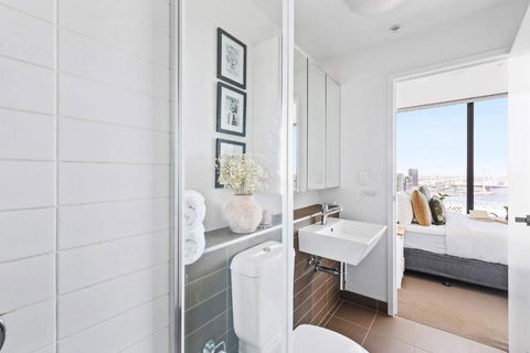 A Cozy 2BR Apt With Harbour Views And FREE Parking - New Castle Holiday 4
