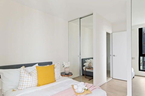 A Cozy 2BR Apt With Panoramic Views FREE Parking - New Castle Holiday 3