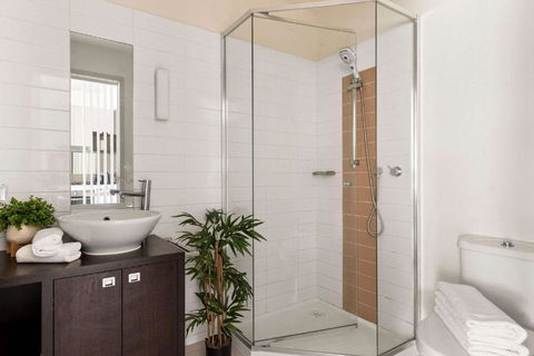 A Cozy & Modern Apt Near To Flemington Races - New Castle Holiday 4