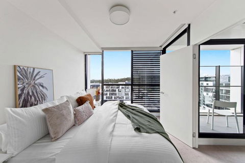 A Cozy & Plush 2BR Apt Next To The Yarra River - New Castle Holiday 0