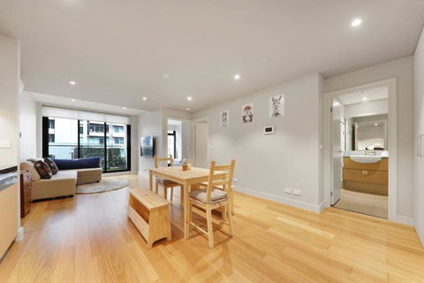 A Flagstaff Gardens Favourite - New Castle Holiday 2