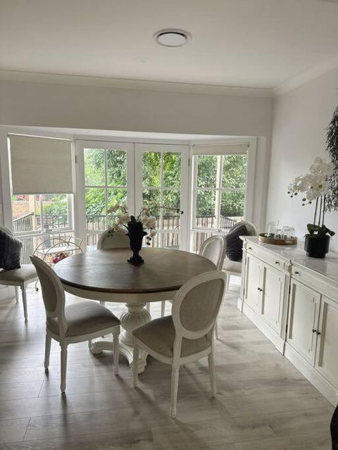 A Gem Hidden In Middle Camberwell - New Castle Holiday 4